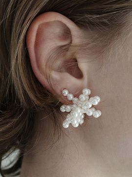 MONDAY EDITION Pearl Pull Bow Earrings