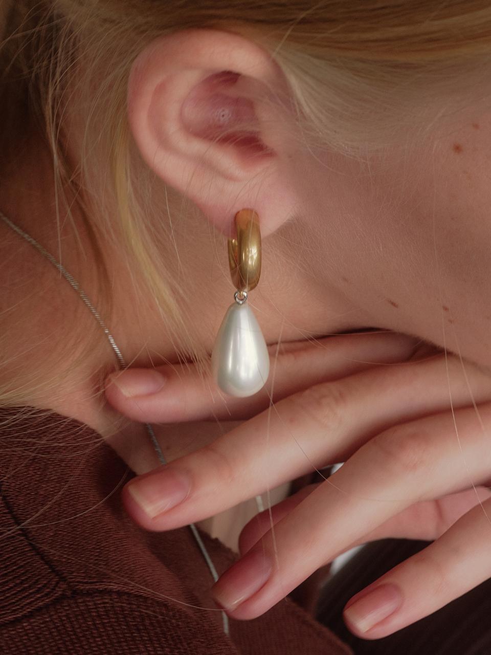 MONDAY EDITION Teardrop Pearl Hoop Earrings - Gold