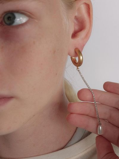 MONDAY EDITION Teardrop Pearl Unbalanced Earrings - Gold