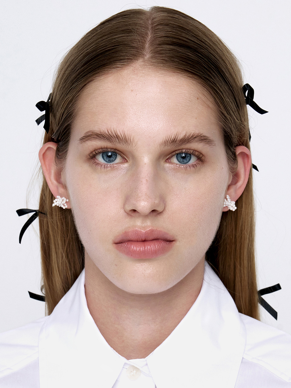MONDAY EDITION Tiny Pearl Pull Bow Earrings