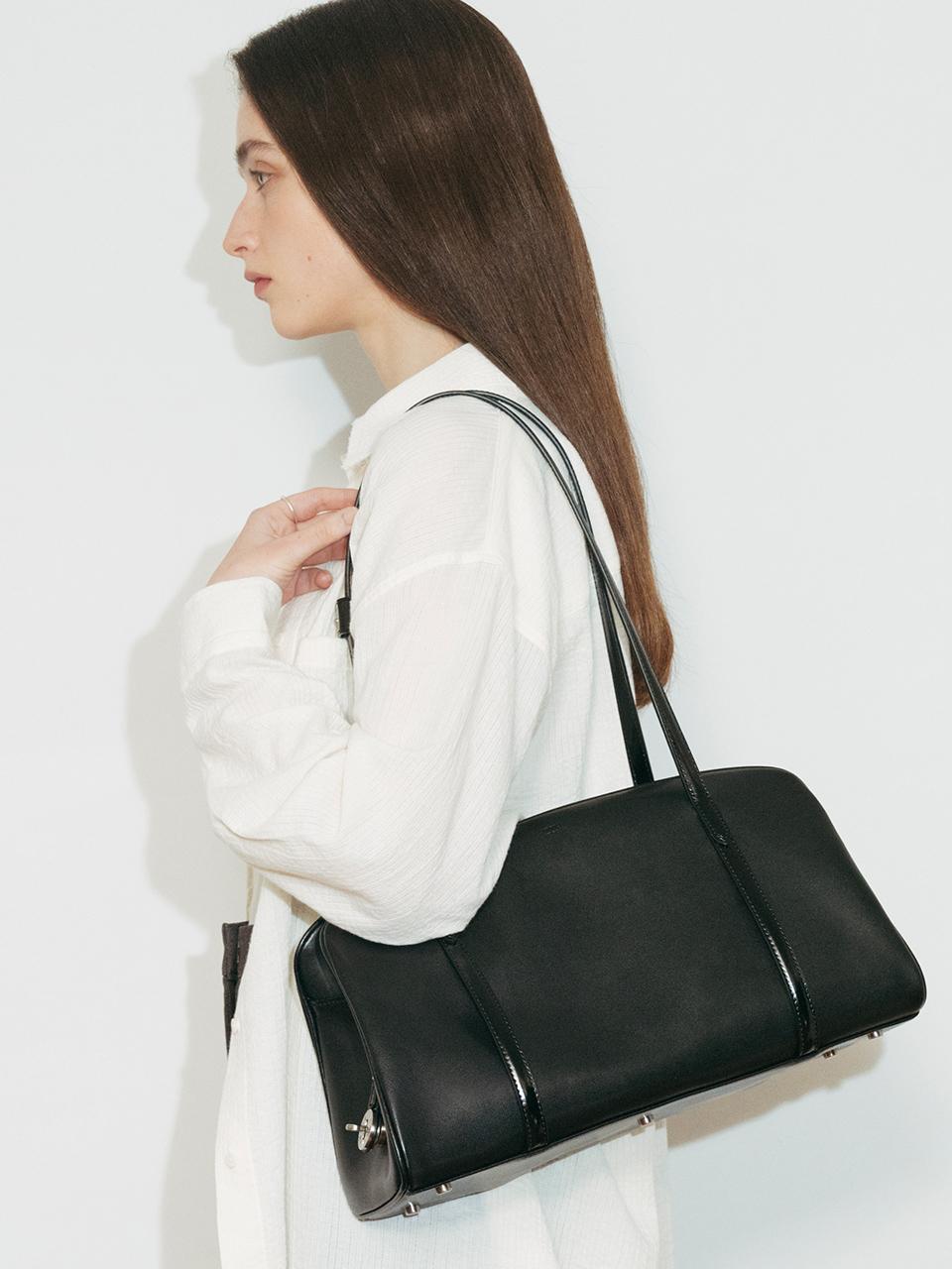 monde monde Moment Large Shoulder Bag (2 Colors)