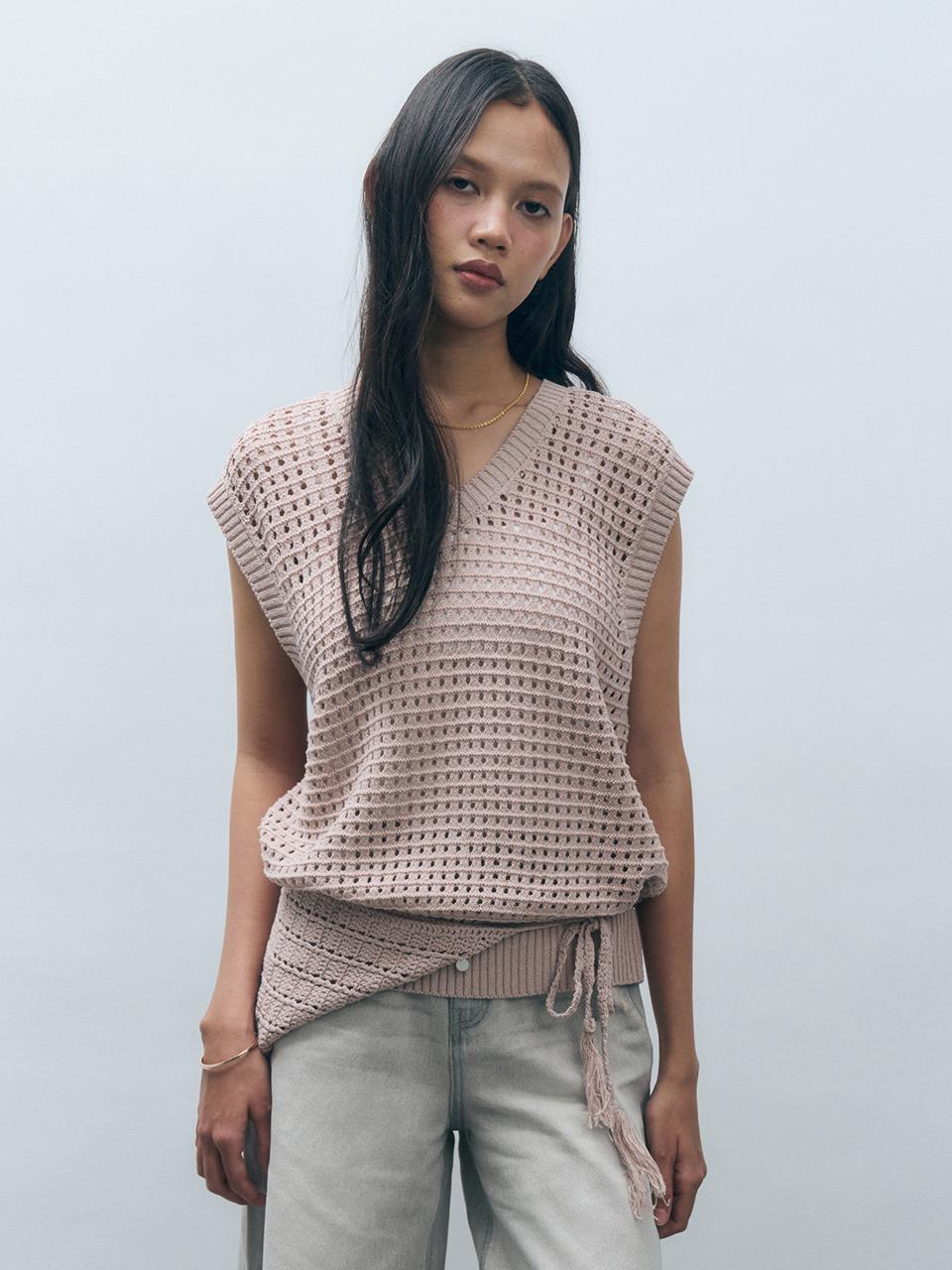 MONGDOL Perforated V-neck Knit Vest [Coco Brown] (MDKT106COCOA)