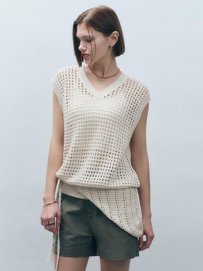 MONGDOL Pointelle V-neck Knit Vest [Light Brown] (MDKT106OATMEAL)