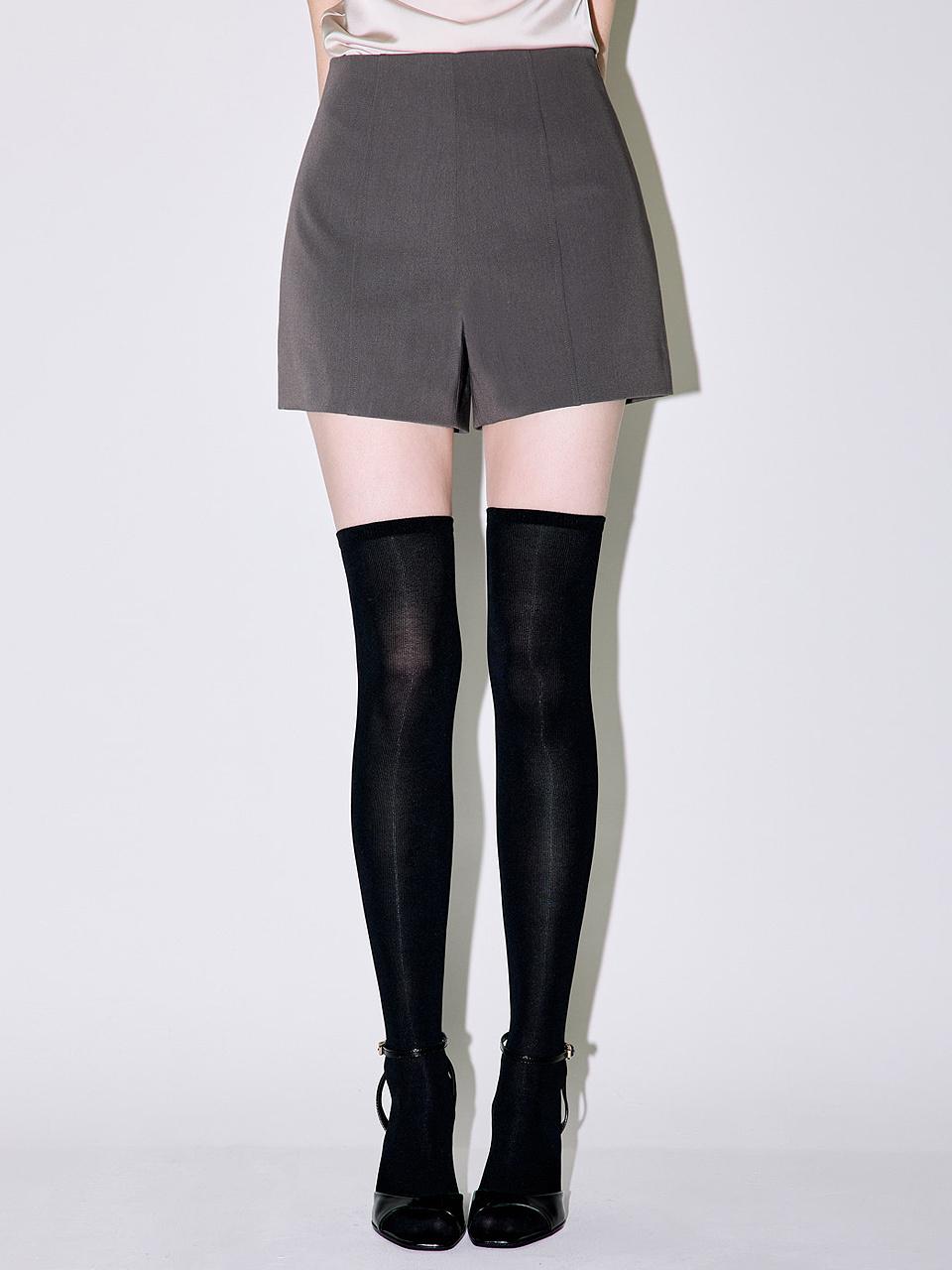 MOONT High-Waist Seam Line Shorts