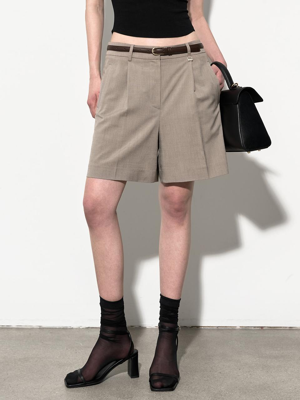 MOONT Semi-Low Rise Pin-tuck Bermuda Shorts (Belt Included)