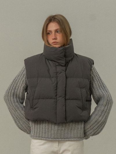 MORCEAU PAR MORCEAU Down Filled High-Neck Short Padded Vest [CHARCOAL]