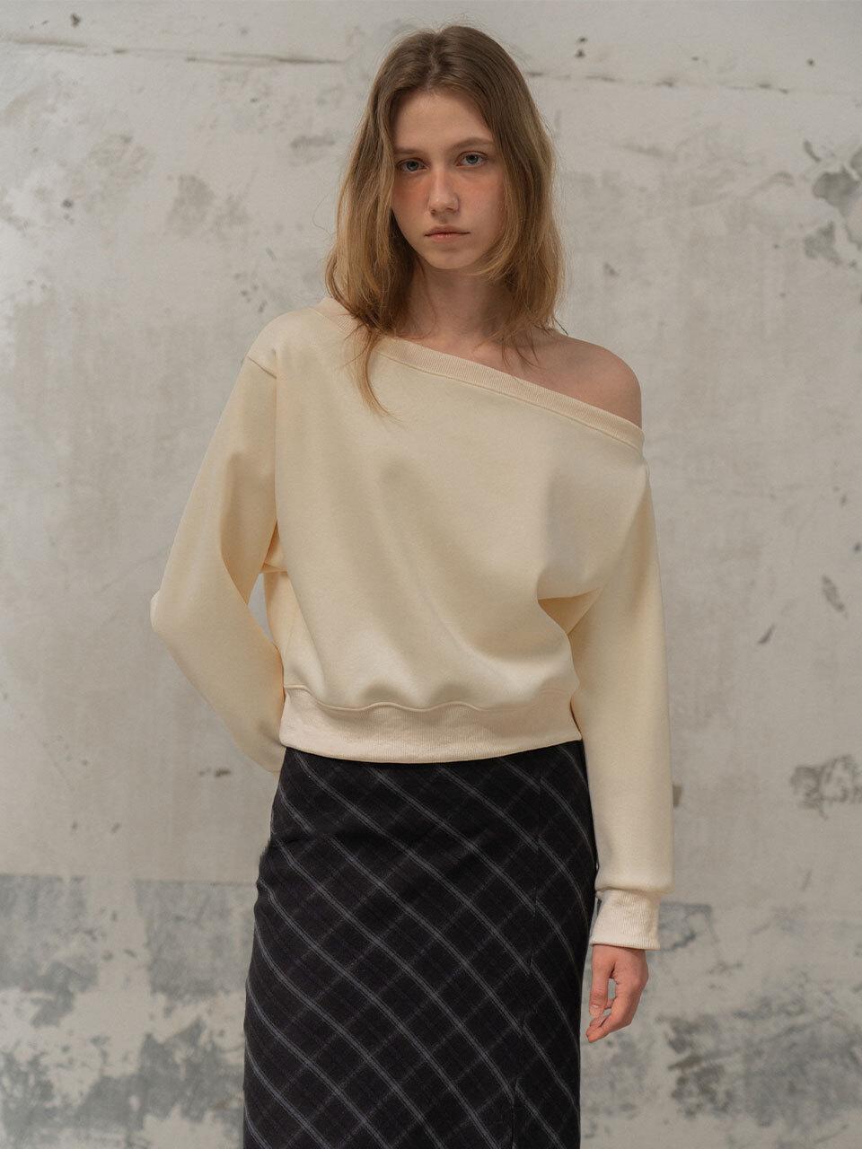 MORCEAU PAR MORCEAU One Shoulder Fur Lined Sweatshirt [CREAM]