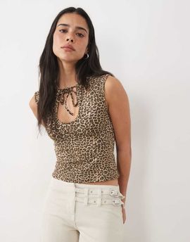 Motel Motel Ernesta keyhole top in leopard print-Brown