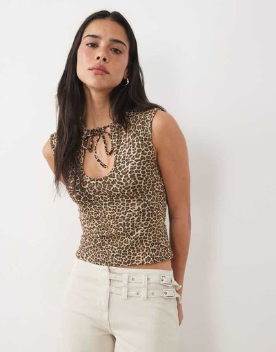 Motel Motel Ernesta keyhole top in leopard print-Brown