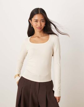 Motel Motel Janana long sleeve scoop neck top in ivory-White