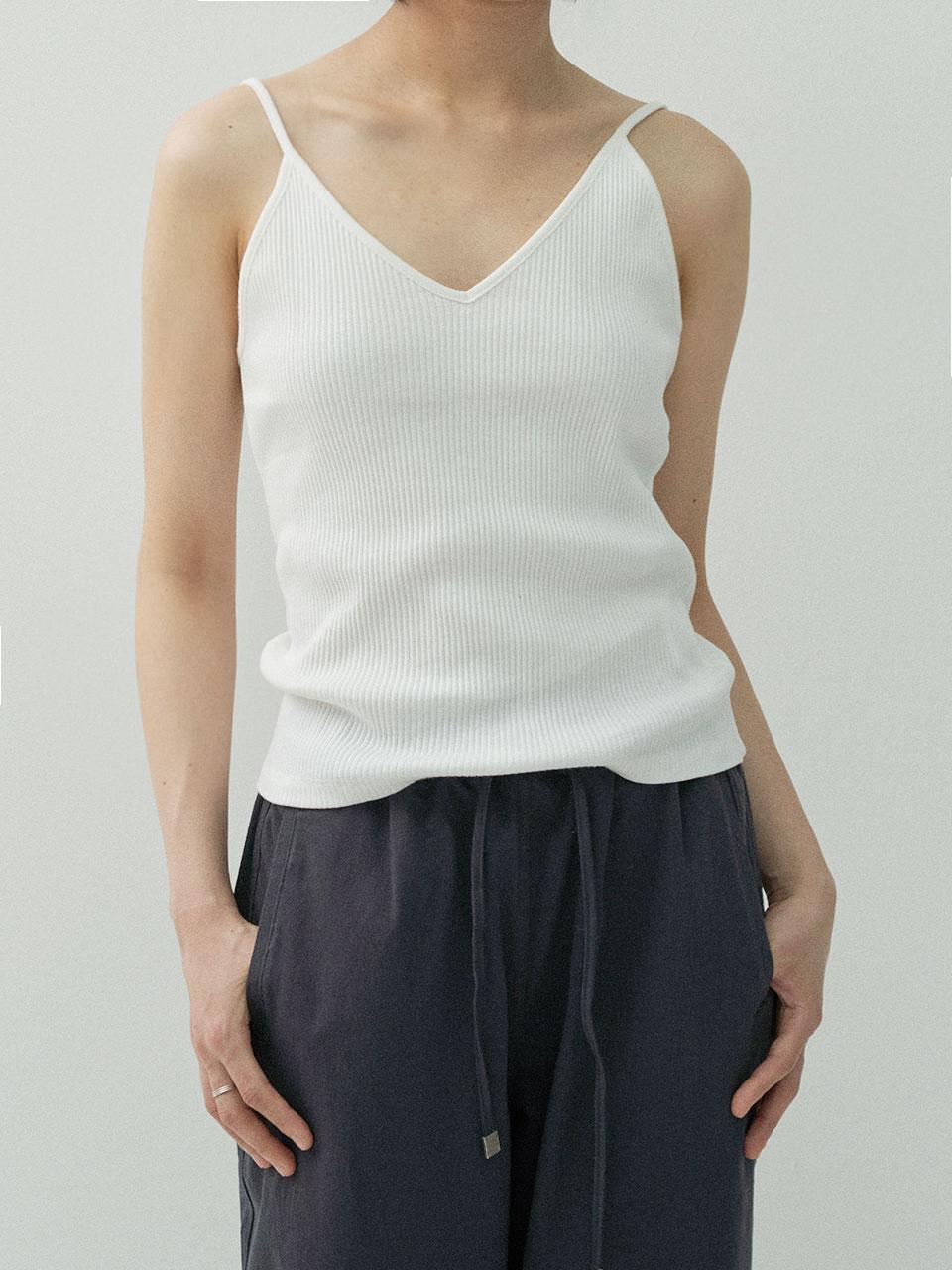 MOTT V-neck Sleeveless Tank [White]