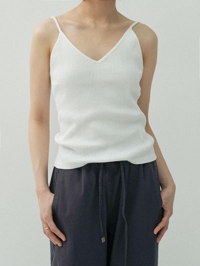 MOTT V-neck Sleeveless Tank [White]
