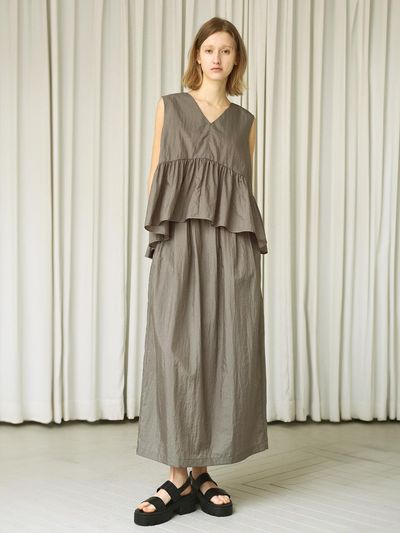 mu:arvo ShimmerTuck Concealed Band Volume Skirt [Greyish Khaki]