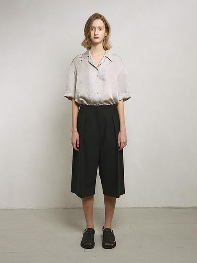 mu:arvo Wide Fit Calf-Length Tuck Pants [Black]
