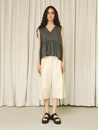 mu:arvo Wide Fit Calf-Length Tuck Pants [Cream]
