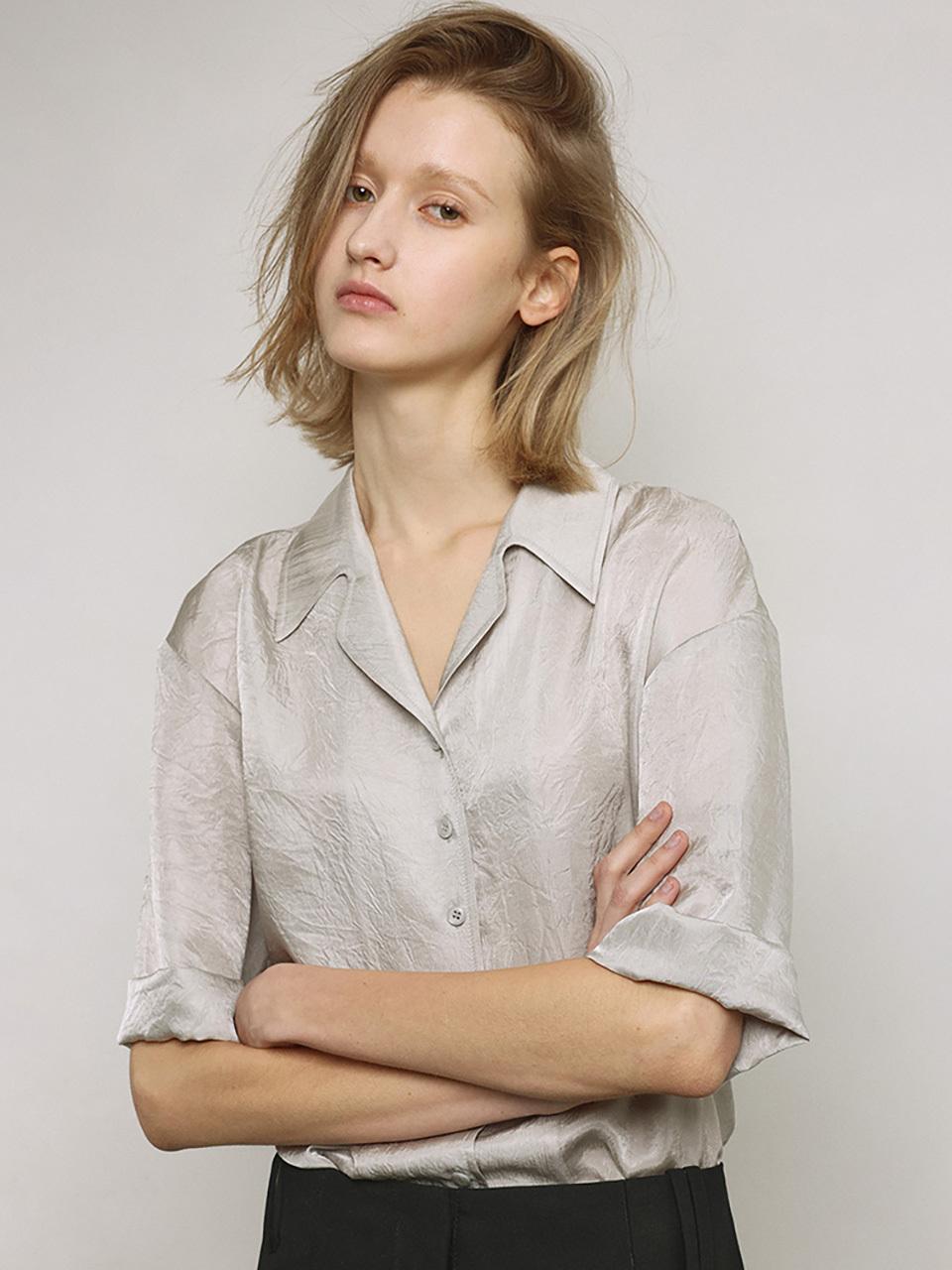 mu:arvo Wrinkled Satin Half-Sleeve Blouse [Muted Grey]