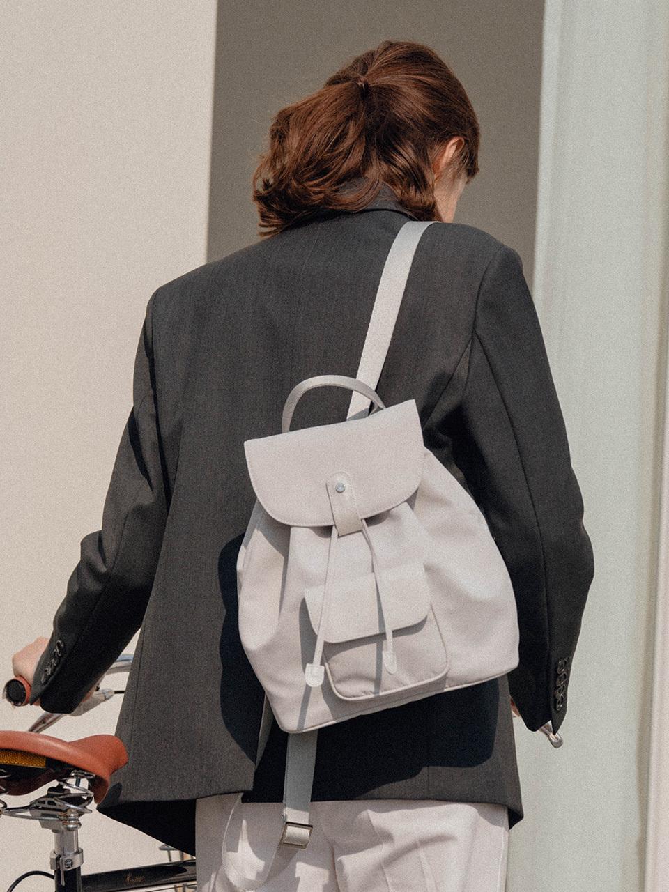 mucu and ebony Assezde Backpack [Warm Grey]