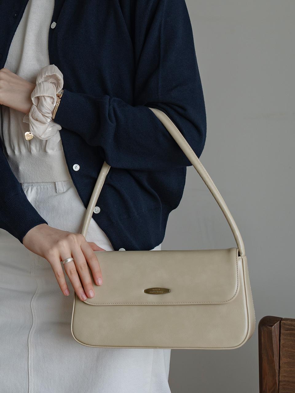 mucu and ebony Classic Shoulder Bag [Sand Beige]