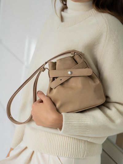 mucu and ebony Flan Shoulder Bag [Toffeenut beige]