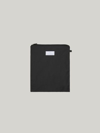 mucu and ebony More Mellow Pouch Clutch Bag [Black]