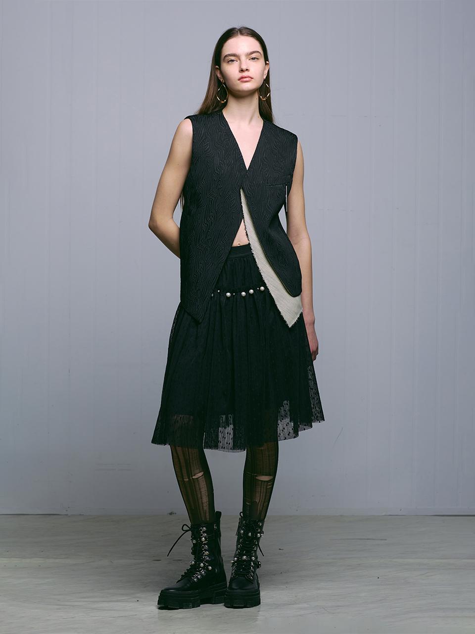 MUNN BLACK EMBOSSED ON FOLD HYBRID VEST