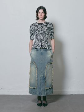MUNN BLACK FLORAL SMOCKED WAIST LOGO T - SHIRT