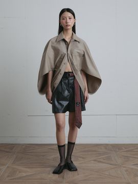 MUNN Faux Leather Two Tuck Tie-Belt Shorts [Black]
