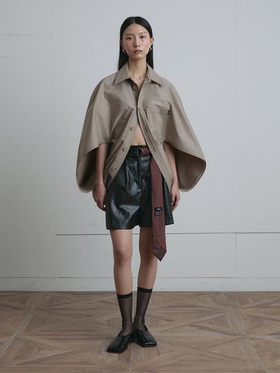 MUNN Faux Leather Two Tuck Tie-Belt Shorts [Black]