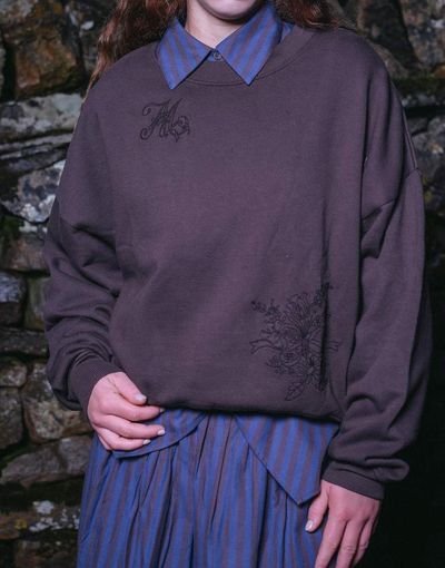 Muse Assembly Muse Assembly embroidered fawn sweatshirt in brown plum-Purple