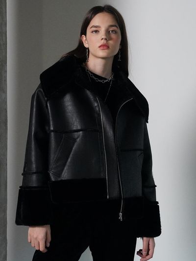 MUSE BY ROSE Faux-Shearing Oversized Raglan Mustang Jacket [BLACK]