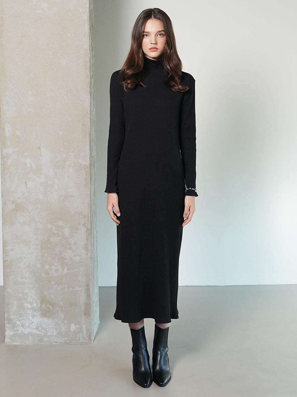 MUSE BY ROSE Roll-Neck H-Line Ribbed Maxi Dress [Black]