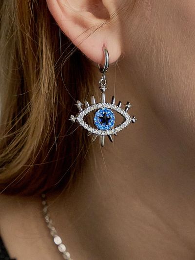 MUSE BY ROSE SAPPHIRE EYE LOGO EARRING [SILVER]