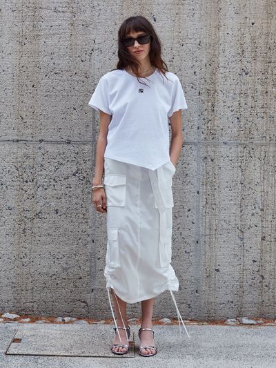 MUSEE KALO Embroidered Asymmetric Hem T-shirt_White