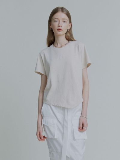 MUSEE KALO Embroidered Unbalanced Hem T-shirt_Beige