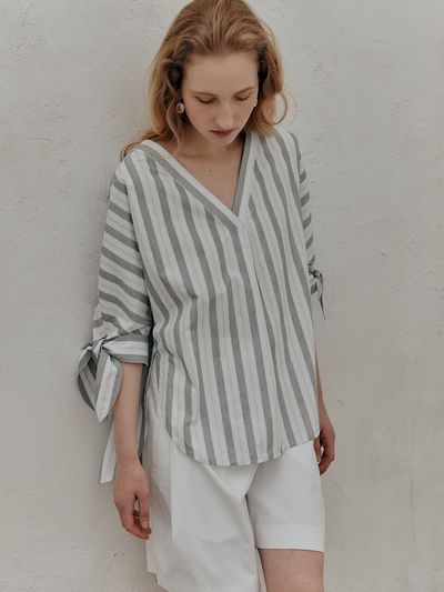 MUSEE VIA V Neck Cotton Poplin Blouse (Khaki Stripe)
