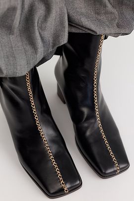 Mutma Swana Square Toe Boots