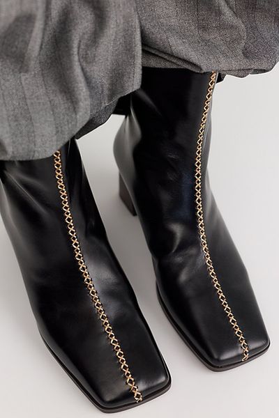 Mutma Swana Square Toe Boots
