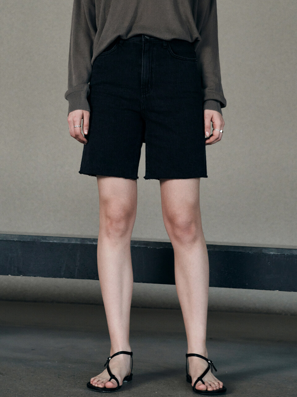 Neev Black Washing Half Denim Pants