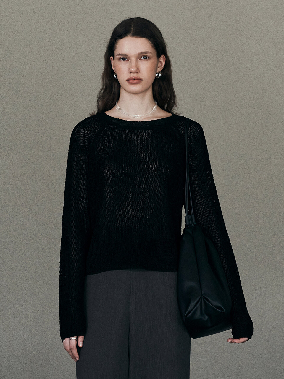 Neev Round Neck Raglan Sleeve Pullover_Black