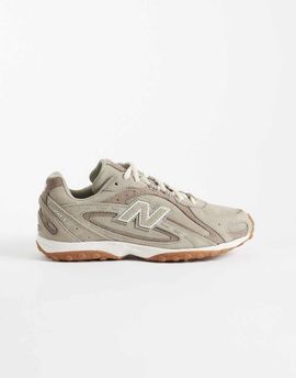 New Balance New Balance 204L suede sneakers in beige and brown-Neutral