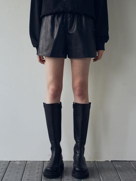 NICK&NICOLE Banded Leather Half Pants (Black)