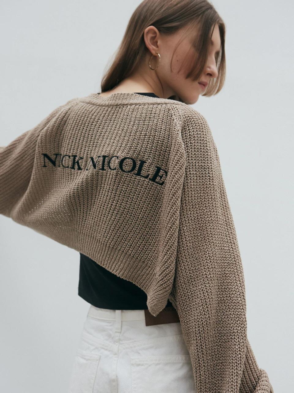 NICK&NICOLE NICOLE BOLERO LOGO CARDIGAN [BROWN]