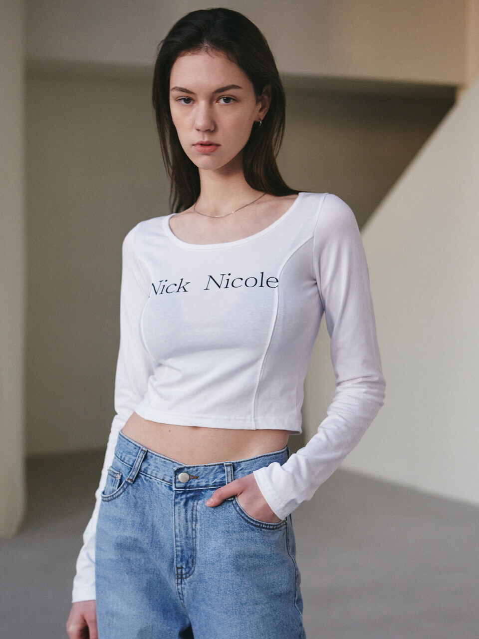 NICK&NICOLE Nicole Cutting Line Crop Shirt_White