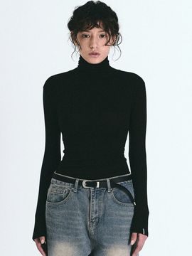 NICK&NICOLE Nicole Label Minimalist Turtleneck Top [Black]