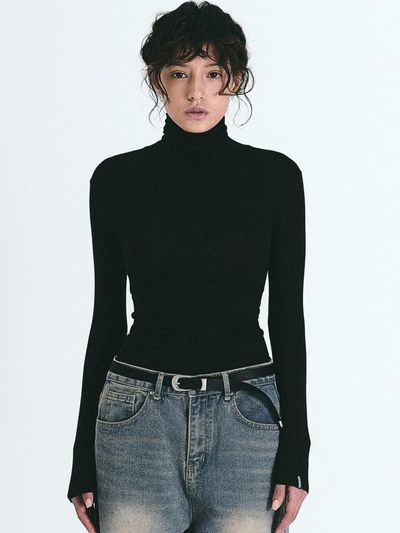 NICK&NICOLE Nicole Label Minimalist Turtleneck Top [Black]