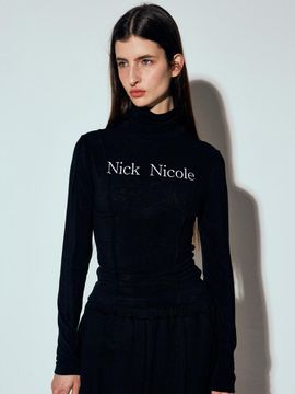 NICK&NICOLE NICOLE PINTUCK LINE TURTLENECK SWEATER [BLACK]