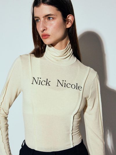 NICK&NICOLE NICOLE PINTUCK LINE TURTLENECK SWEATER [LIGHT BEIGE]