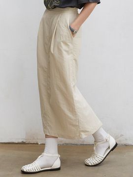 NICK&NICOLE Pintuck Bermuda Skirt (Light Beige)