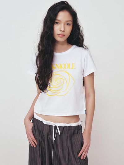 NICK&NICOLE ROSE SIGNATURE CROP TOP T-SHIRT [WHITE YELLOW]