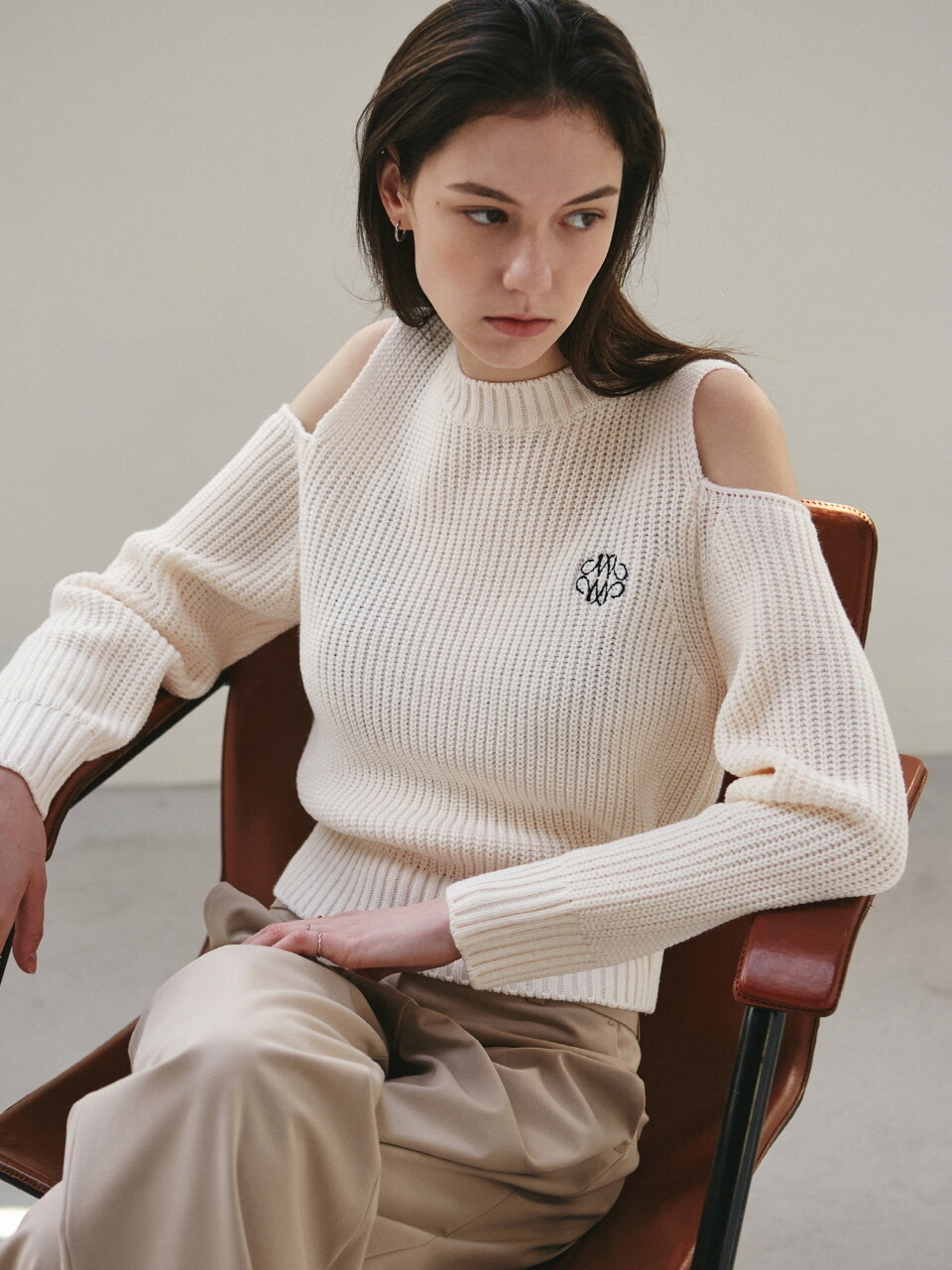 NICK&NICOLE Signature Cut Out Crew Neck Knit_Cream